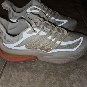 Adidas AlphaBoost V1